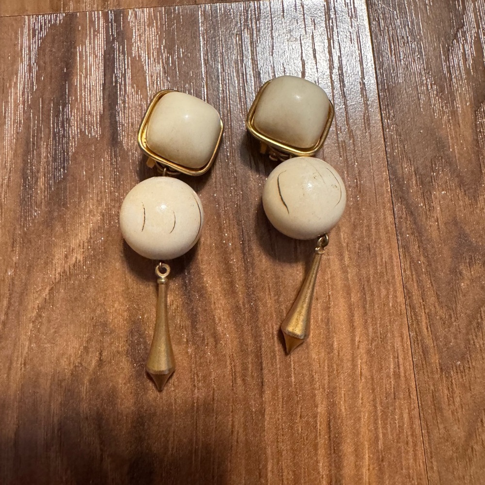 Chic Gold and Cream Dangle vintage clip on Earrings